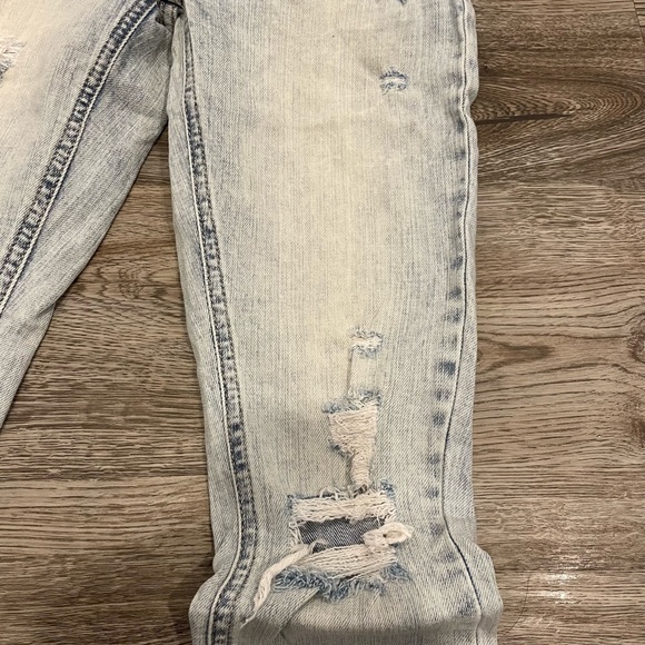 NWOT light wash, pre ripped jeans - Picture 4 of 6